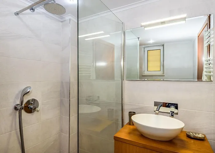 A80 * Hriszí Aktí Haniá